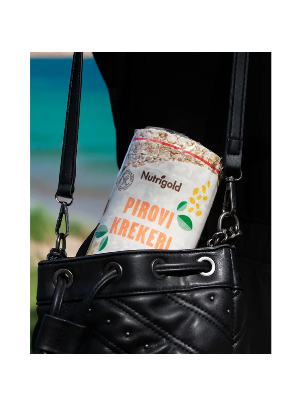 Nutrigold spelt cakes in a colourful packaging of 100g