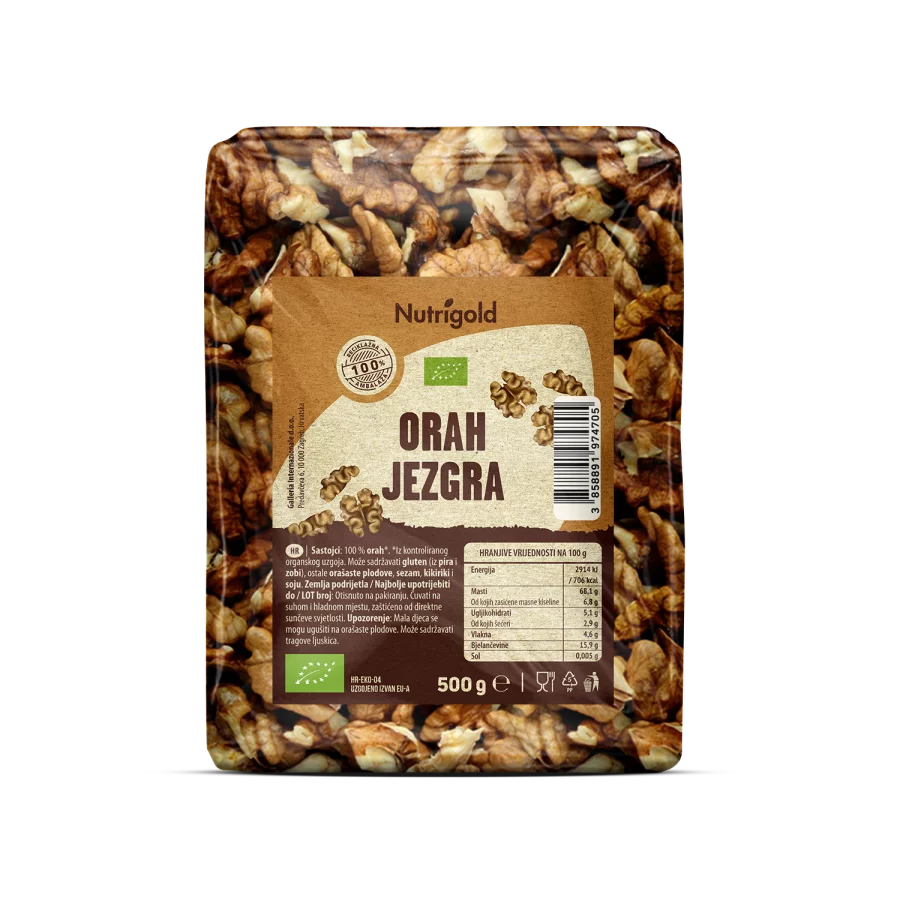 Nutrigold organic walnut halves in a transparent packaging of 500g