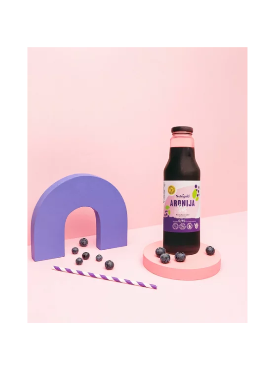 Nutrigold aronia berry juice, organically cultivated in a glass bottle of 750ml.