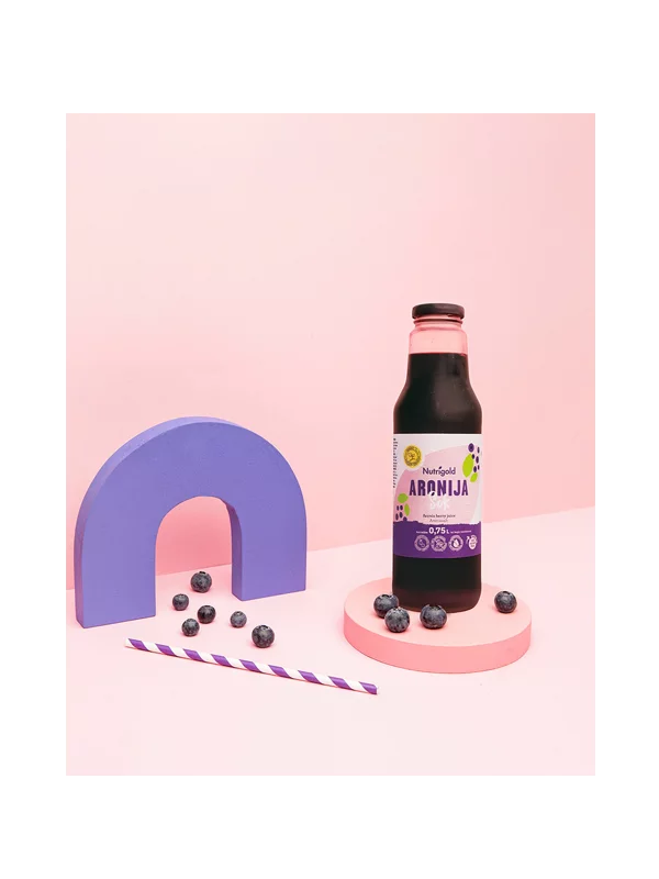 Nutrigold aronia berry juice, organically cultivated in a glass bottle of 750ml.
