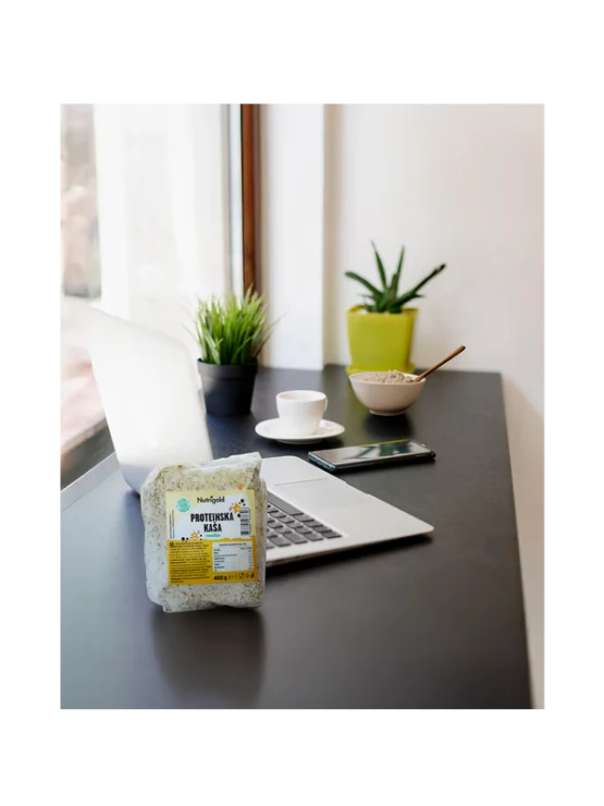 Nutrigold vanilla and blueberry protein oatmeal in a transparent packaging of 400g