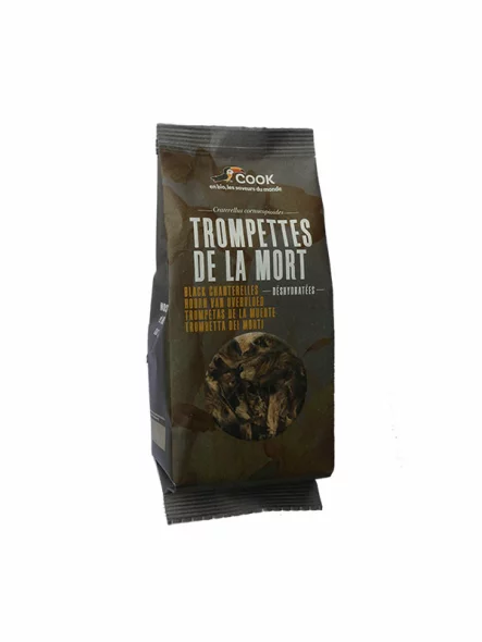 Cook organic dried black trumpet mushrooms in a black packaging of 20g