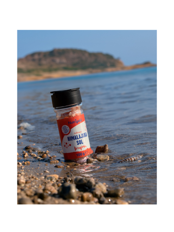 Nutrigold iodised coarse Himalayan salt in a jar of 100g