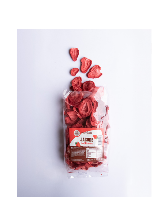 Nutrigold freeze-dried strawberries in a transparent packaging of 50g