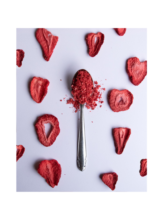 Nutrigold freeze-dried strawberries in a transparent packaging of 50g