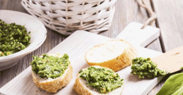 Wild garlic pesto for spring detox