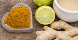 Detoxify your skin with lemon and turmeric