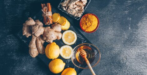 Detoxify your skin with lemon and turmeric