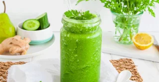 Detox smoothie in less than 5 minutes