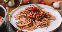 Tofugnese, a protein and fibre rich bolognese dish