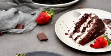 Chocolate and Strawberry Cake - Instashop