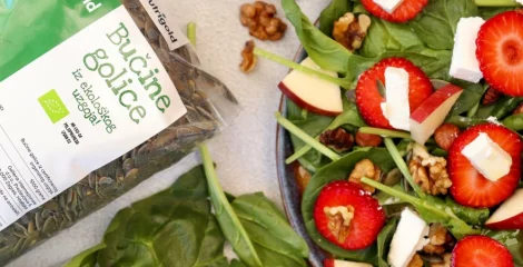 Spinach, Strawberry and Feta Cheese Salad - Instashop