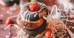 try LCHF doughnuts with cinnamon and chocolate