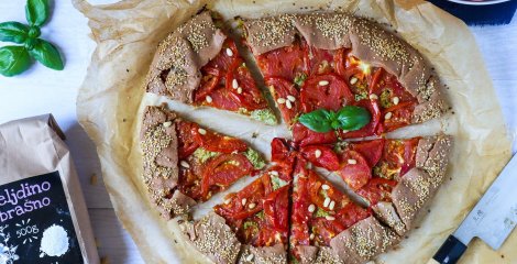 Pizza or a pie? With tomato and basil galette you don't have to choose anymore!