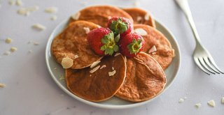 Light & fluffy fruit pancakes!