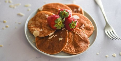 Light & fluffy fruit pancakes!