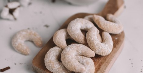 Delicious vanilla crescents are all we need this Christmas!